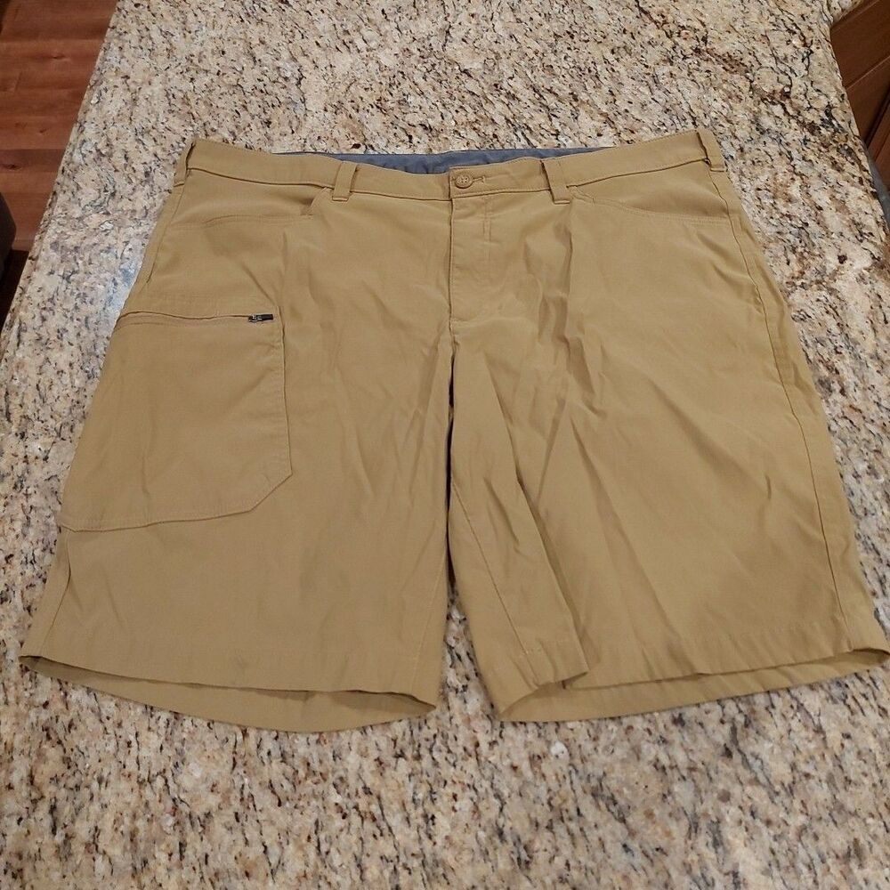 Eddie Bauer Men's Golf Shorts Athletic Casual Tan  42 (43x11) Stretch Athleisure
